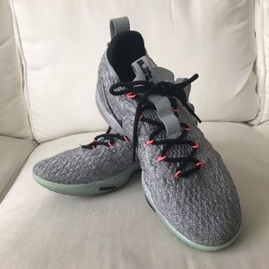 Nike Men’s Lebron 15 Low